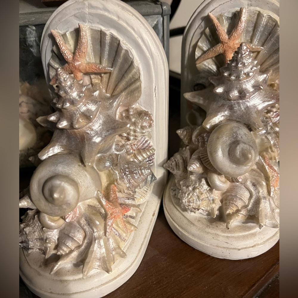 Beautiful vintage ocean seashell bookends